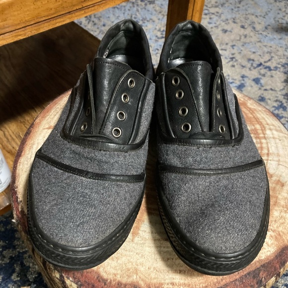 Alexander McQueen grey wool/black leather, lace less slip on deck shoes. - Picture 2 of 8